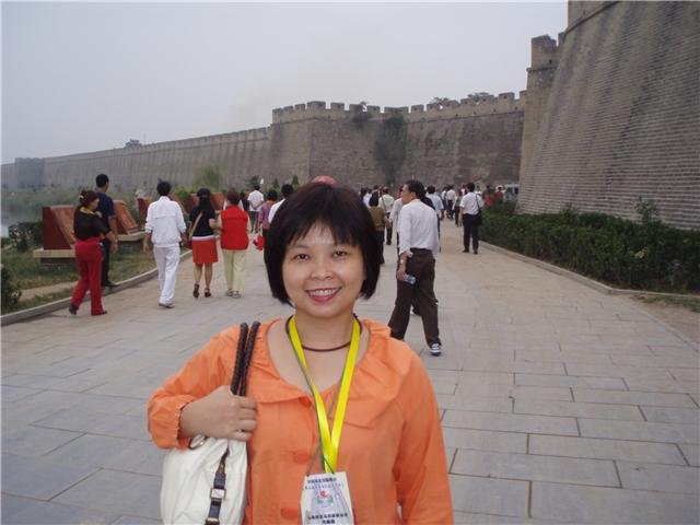 代表团团员参观旅游景点